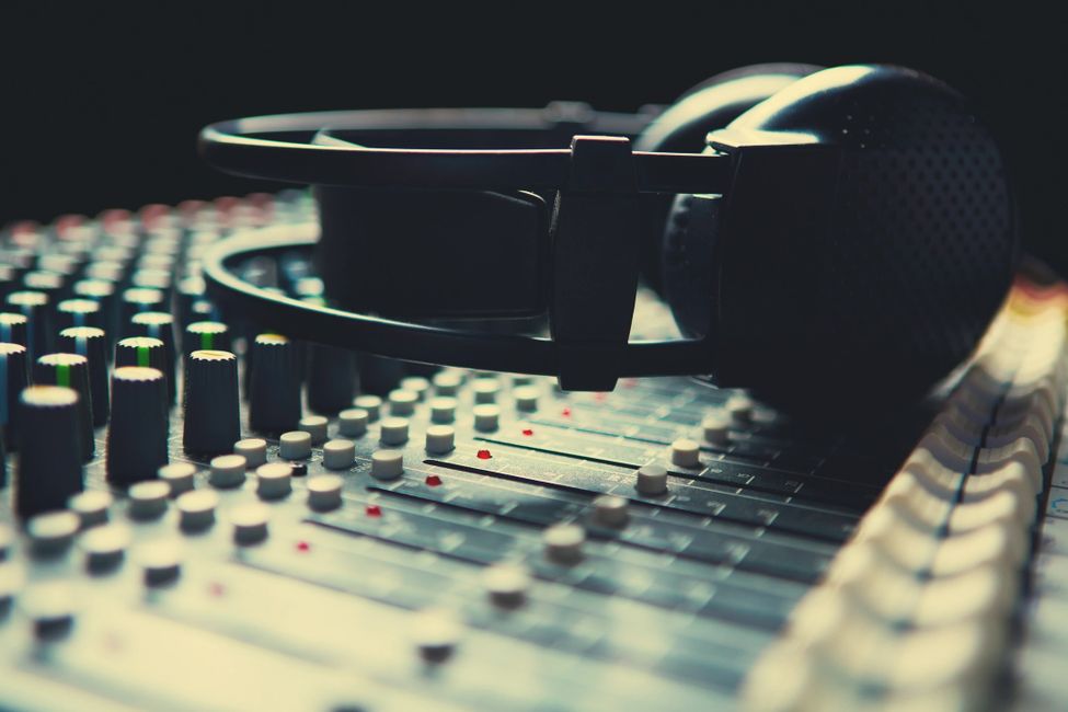 Logic pro x
cubase
ses teknolojileri
dj eğitimi
tonmaisterlik
müzik programlama
ses mühendisi